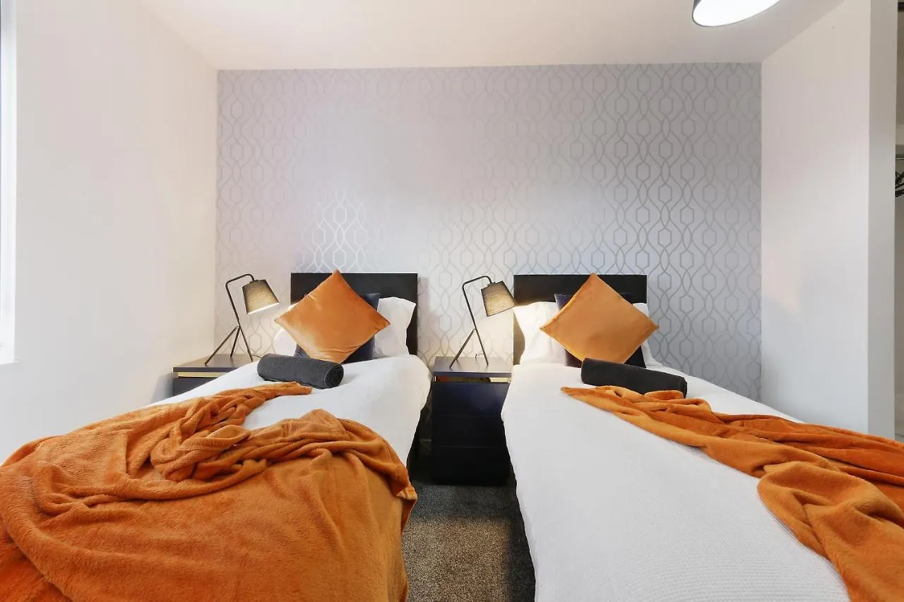 Home Away From Home - Contractors & Leisure Sheffield Apartment